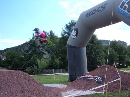 Downhill in Bad Tabarz - Die Sprungschanze vor dem Ziel