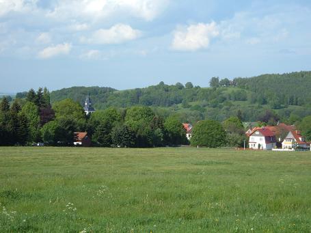 Blick vom Postweg in Richtung Kirche